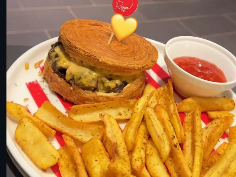 Wow Roll Kruvasan Burger