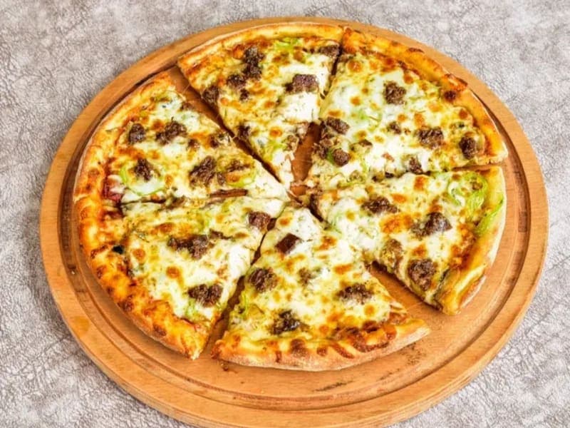 Kavurmalı Sucuklu Pizza